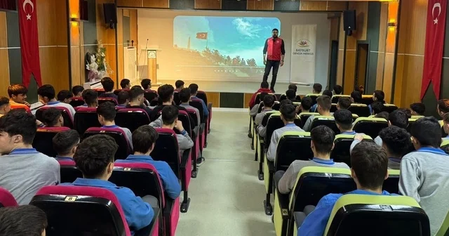Meslek lisesi öğrencileri bağımlılıkla mücadele konusunda bilgilendirildi Bayburt Haberleri