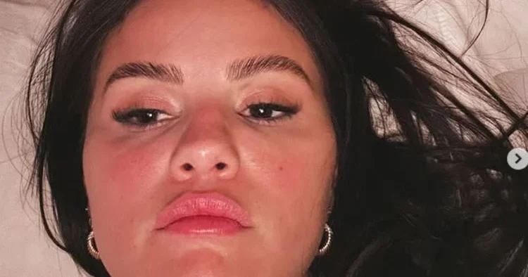 Yeni evlenen ünlü yıldıza akıl almaz soru: Neden bıyıklı geziyorsun!