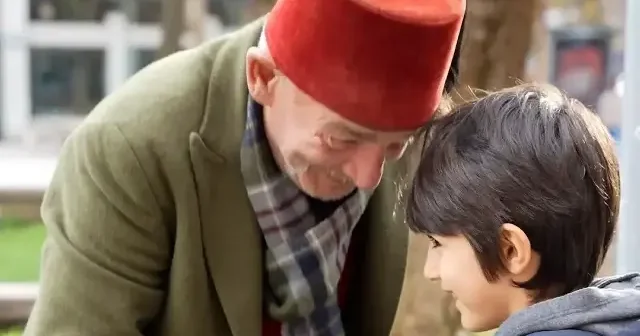 Mutluluğun sadakasını verdiler: Minik öğrencilerden anlamlı hareket VİDEO İZLE