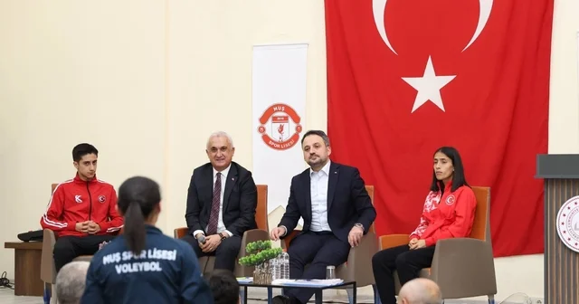 Bakan Yardımcısı Eminoğlu, Muş ta sporun geleceğini gençlerle konuştu Bakan Yardımcısı Eminoğlu, Muş Spor Lisesi öğrencileriyle buluştu Muş Haberleri