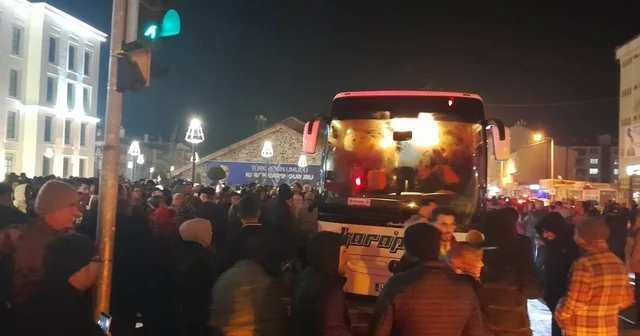 Karapınar da umre yolcuları dualarla uğurlandı Konya Haberleri