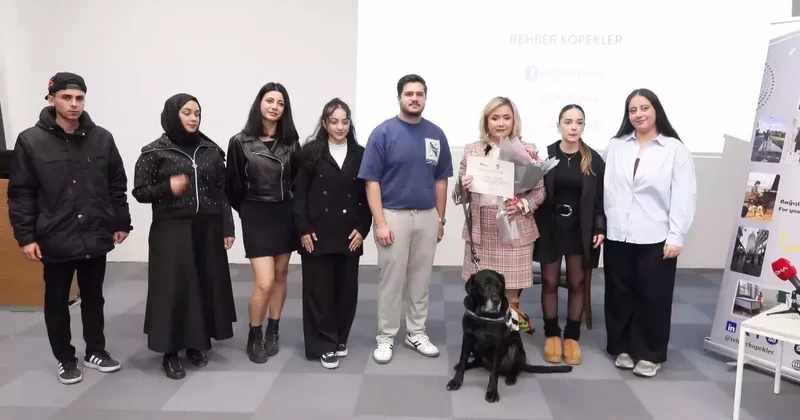 Rehber köpek Kara, üniversite öğrencileriyle bir araya geldi
