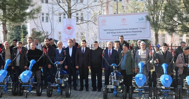 Elazığ da çiftçilere çapa makinesi dağıtıldı Elazığ Haberleri