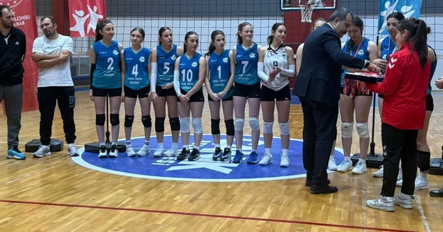 Köprülü Mehmet Paşa Anadolu Lisesi voleybol takımı Samsun birincisi oldu Samsun Haberleri