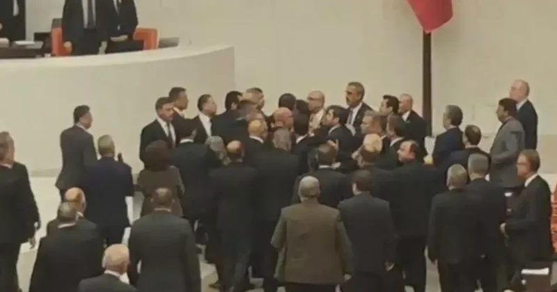 Meclis te Atatürk ün A sı gerginliği: AK Partili ve CHP li vekiller birbirinin üzerine yürüdü