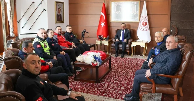 Vali Hacıbektaşoğlu, AFAD ın 16. kuruluş yıl dönümünde kurum temsilcilerini kabul etti Zonguldak Haberleri