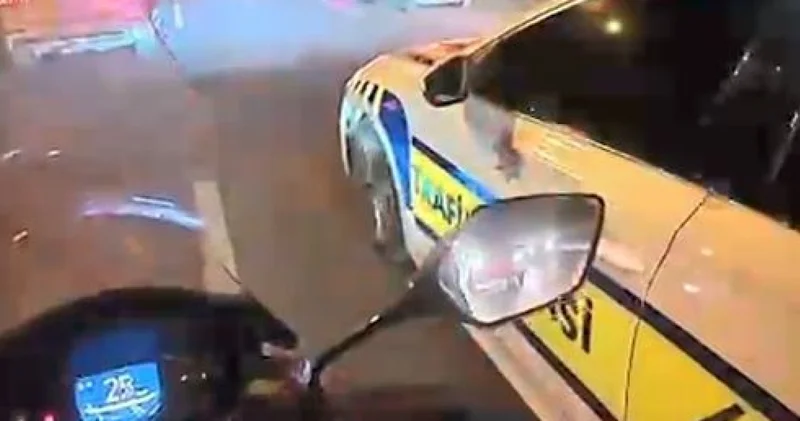 Son dakika: Başkentte trafikte kalan ambulansa yolu motokurye açtı Son dakika haberleri