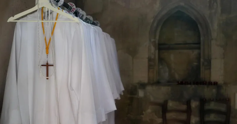 50 yıl boyunca binlerce çocuğa dini eğitim veren rahip cinsel istismardan tutuklandı