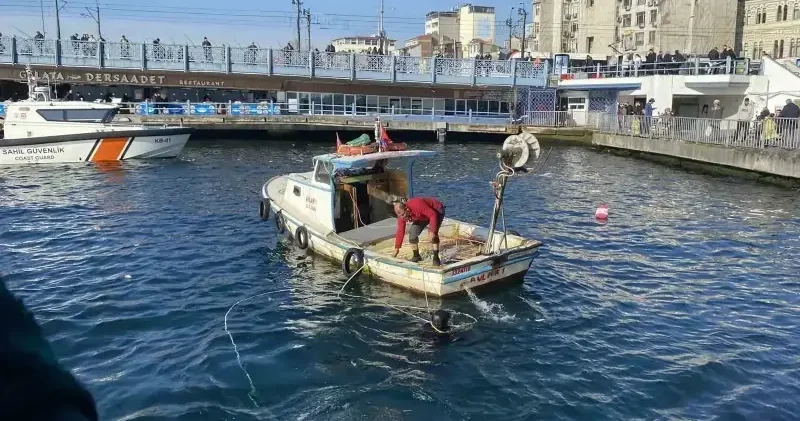Haliç’ten 33 kilogram olta kurşunu çıkarıldı Gündem Haberleri