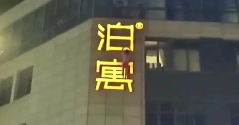 Karısını aldatırken otelde basıldı! Korkudan camdan fırlayarak tabelada asılı kaldı Sözcü Gazetesi