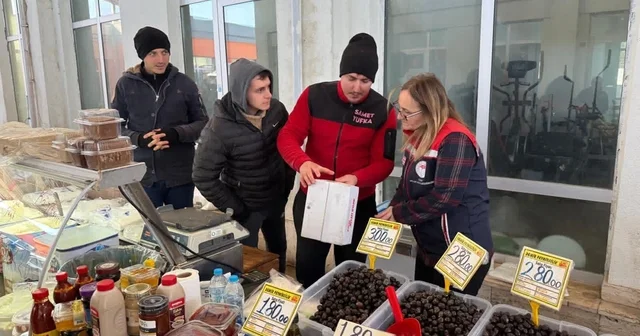 Edirne de pazar yerinde gıdalar ve fiyatlar kontrol edildi Edirne Haberleri