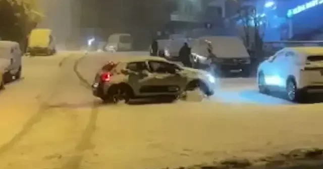 İstanbul da yollar buz pistine döndü VİDEO İZLE