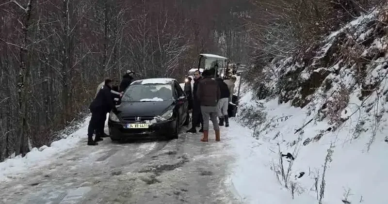 Delmece Yaylası yolunda mahsur kalan 35 kişi kurtarıldı Yalova Haberleri