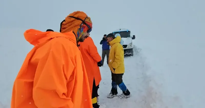 Bitlis te Süphan Dağı nı tırmanmak isterken mahsur kalan dağcılar kurtarıldı Gündem Haberleri