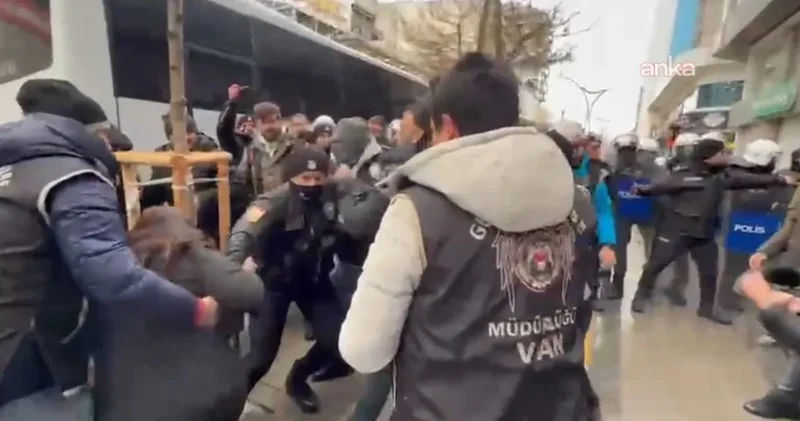 Van daki yürüyüşe polis müdahalesi: Yerine kayyum atanan Abdullah Zeydan dahil çok sayıda gözaltı!