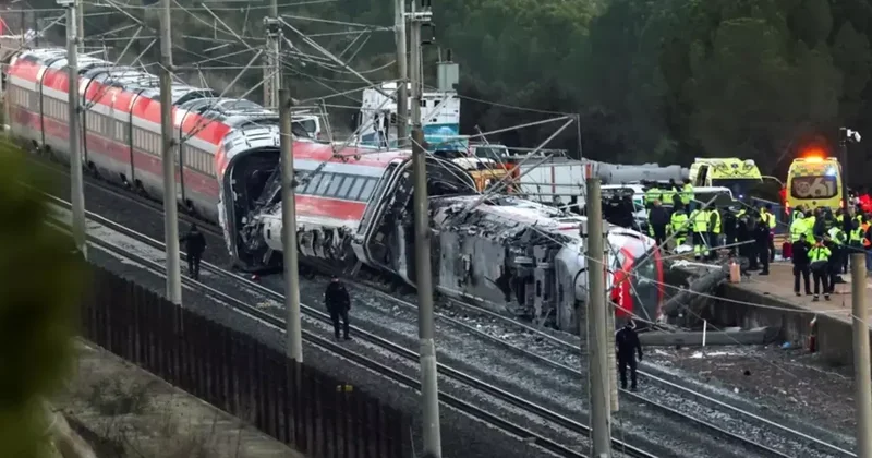 İspanya da tren kazası nedeniyle 3 günlük ulusal yas ilan edildi
