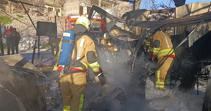 Konteyner çarşıda yangın: 3 konteyner ile 3 araç kül oldu
