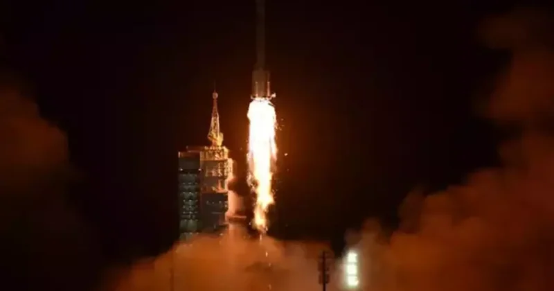 Uzay çöpü çarptı! İnsansız Dünya ya döndü