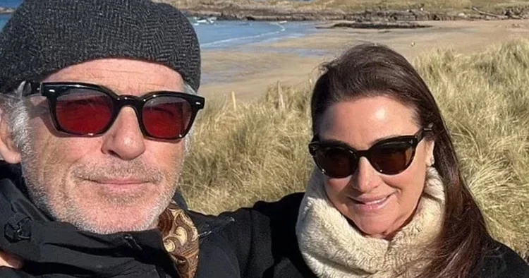 Onların yıllanmış aşkını bir türlü anlayamadılar: 24 yıllık yuvayı taşlamaya doyamayan çok: Beyler! Buna bakın ve sakın evlenmeyin!