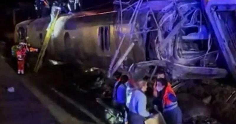 İspanya da tren faciası! En az 10 ölü 25 yaralı: İki tanesi art arda raylardan çıktı
