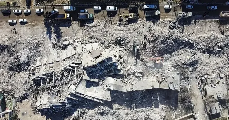 Depremde 72 kişiye mezar olmuştu: Grand İsias Hotel davasında üç sanığa 10 yıl hapis cezası Gündem Haberleri