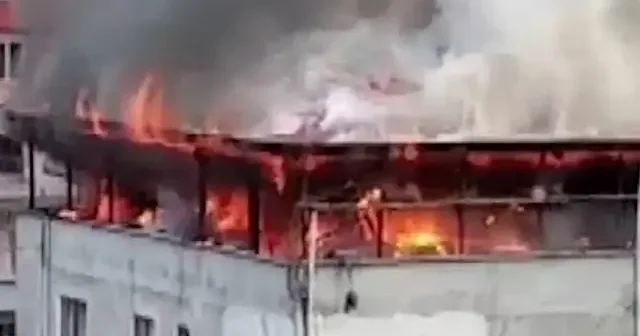 Samsun da binanın çatı katı alev alev yandı VİDEO İZLE