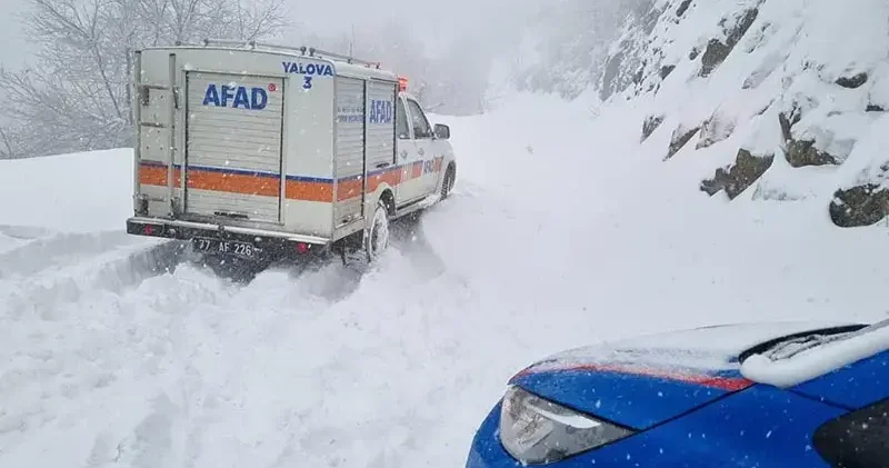 Yaylada kar yağışı nedeniyle mahsur kalan 1 i çocuk 5 kişi, 6 saatte kurtarıldı