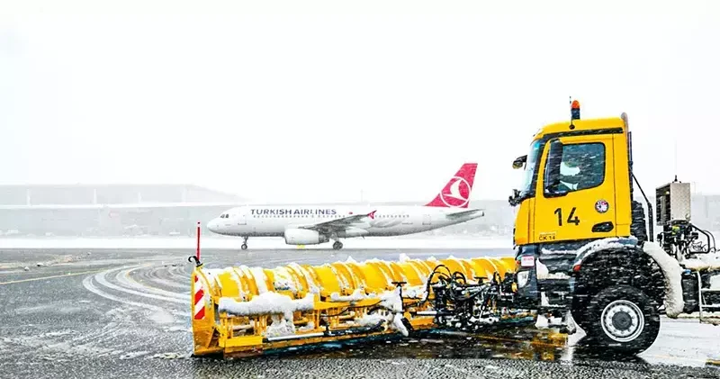 İstanbul daki havalimanlarında planlanan seferlerde aksaklık yaşanmadı