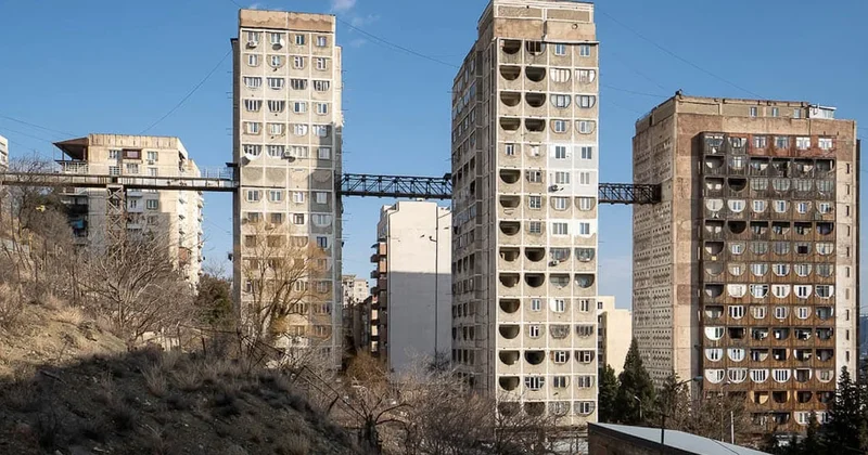 Apartmanları bu yüzden köprüyle bağlamışlar: Dünyada eşi benzeri yok Sözcü Gazetesi