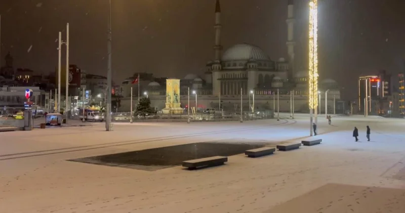 Meteoroloji İstanbul da karın yağmura döneceği saati açıkladı