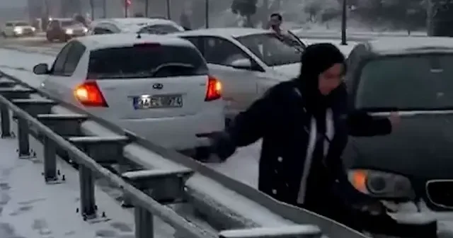İstanbul’da kar kazaları beraberinde getirdi: O anlar kamerada VİDEO İZLE