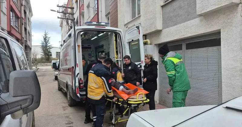 Evinde düşen 86 yaşındaki kadını polis kapıyı kırarak kurtardı