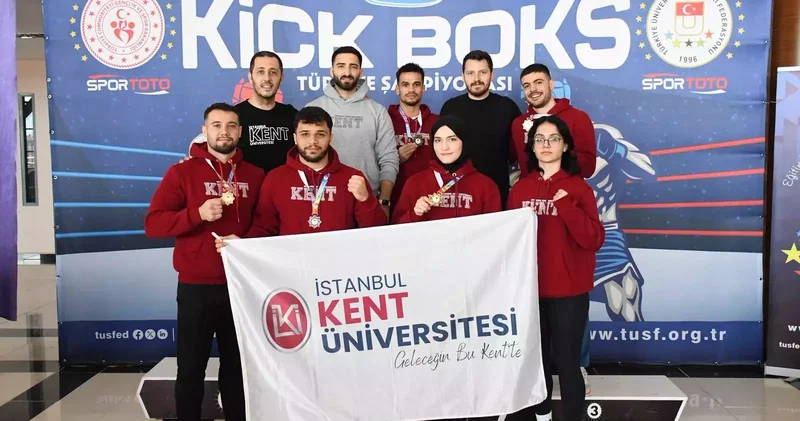 İstanbul Kent Üniversitesi sporcularından Kick Boks’ta derece