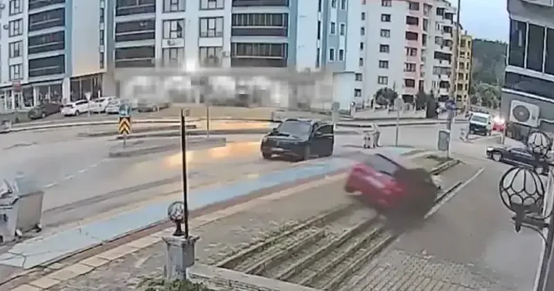 Direksiyon dersinde panik: Fren yerine gaza basınca olanlar oldu Bursa Haberleri