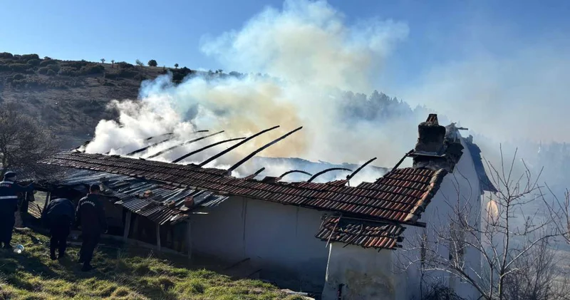 Uşak ta yangın faciası! 87 yaşındaki adam hayatını kaybetti