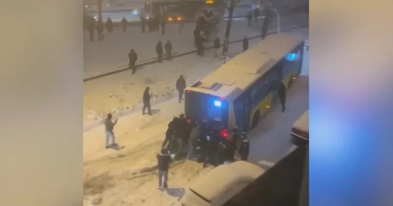 SON DAKİKA: İstanbul da hayat felç! Her yağışta bilindik manzaraların oluştuğu megakentte trafik yoğunluğu %81 e çıktı