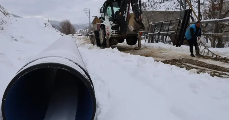 Yazın 50 dereceyi gören ilçede 1 metre kar var