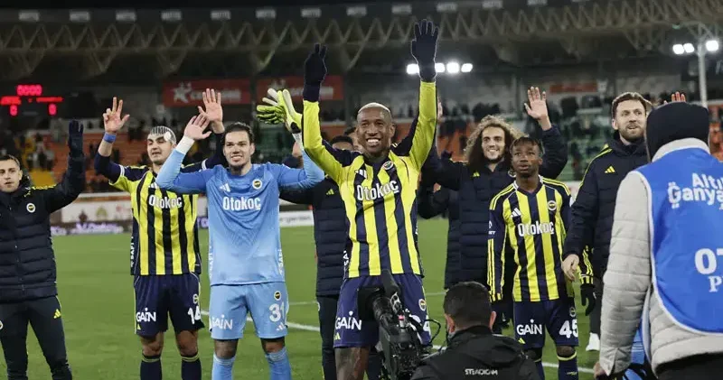 Fenerbahçe zirveyle puan farkını 1’e düşürdü