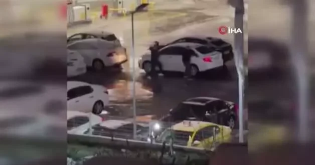 Esenyurt ta şehir eşkiyaları benzinlikte araca saldırdı