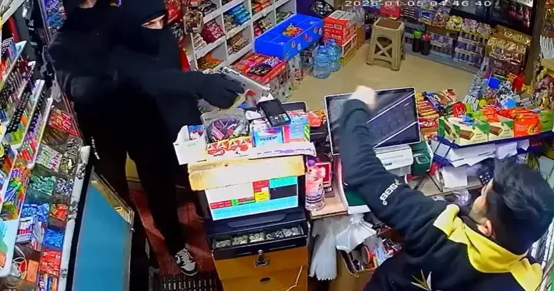 Girdikleri markette kasadaki parayı gasbeden 2 şüpheli tutuklandı