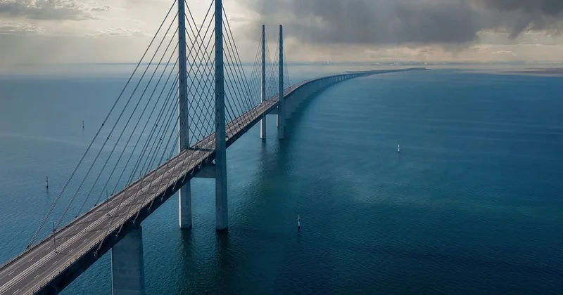 Bu köprü suyun altında kaybolup tekrar ortaya çıkıyor: Dünyanın en sıra dışı köprüsü Sözcü Gazetesi