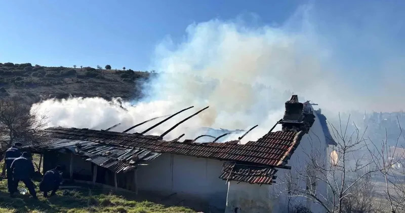 Uşak’ta ev yangını: 1 ölü, 1 yaralı