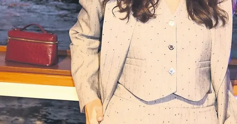 BÜLENT CANKURT Manidar paylaşım! Bu güllerin anlamı ne?