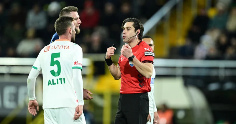 Eski hakemler yorumladı: 1 kırmızı, 1 penaltıyı atladı! Fenerbahçe Haberleri