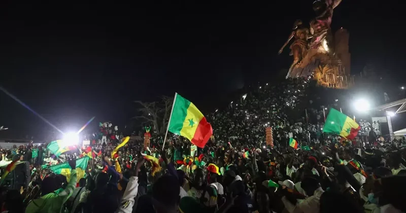 Yıllarca unutulmayacak final! Son düdükle birlikte tüm ülke sokağa döküldü