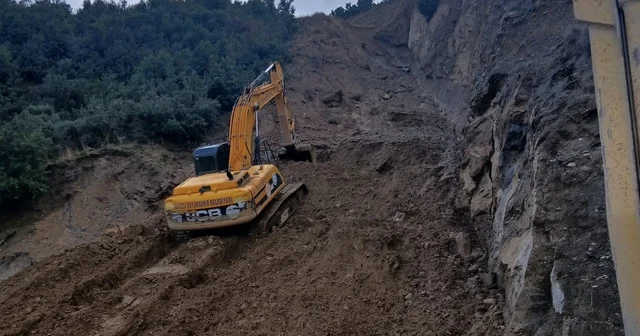 Buldan ve Babadağ da heyelan nedeniyle kapanan yollarda çalışmalar başladı Denizli Haberleri