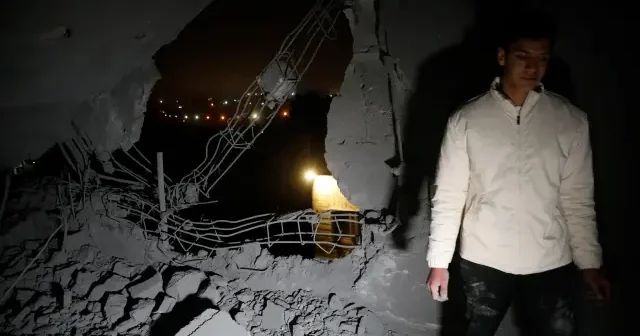 İsrail ordusu Batı Şeria’da öldürdüğü Filistinlinin evini yıktı VİDEO İZLE