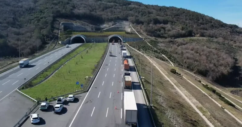 Çatalca Otoyolu nda Tanker Devrildi