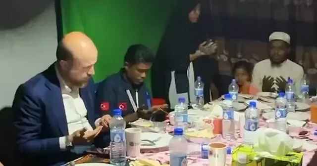 Bilal Erdoğan orucunu Arakanlı Müslümanlarla açtı VİDEO İZLE