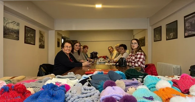 Kırşehir de örülen atkı ve bereler lösemi tedavisi gören çocuklara gitti Kırşehir Haberleri